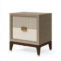 Comodino Parvireq in legno beige e marrone, moderno con anta e cassetto, dimensioni 50x40x60 cm, elegante e funzionale.